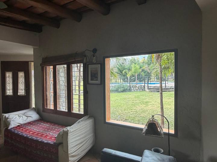 Living con ventana al parque