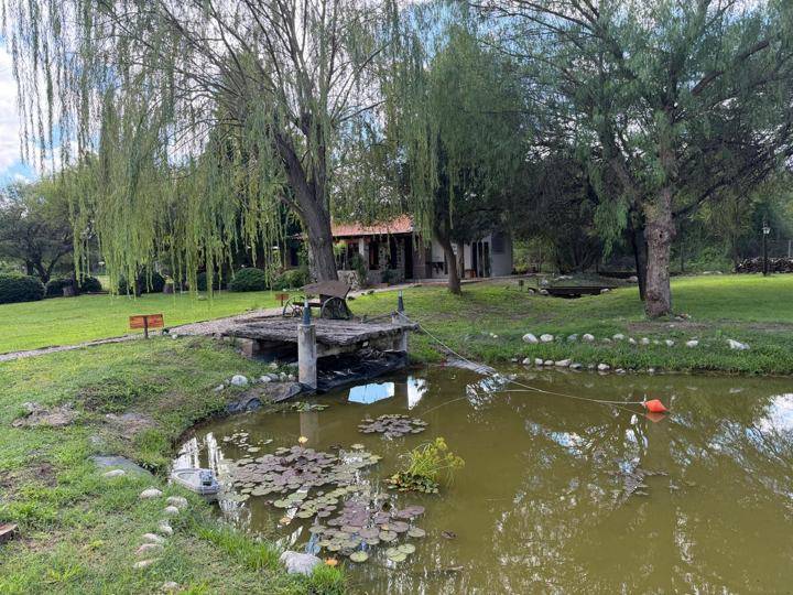 Laguna con muelle