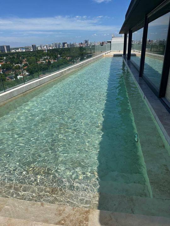 Pileta en la terraza, Vicente López